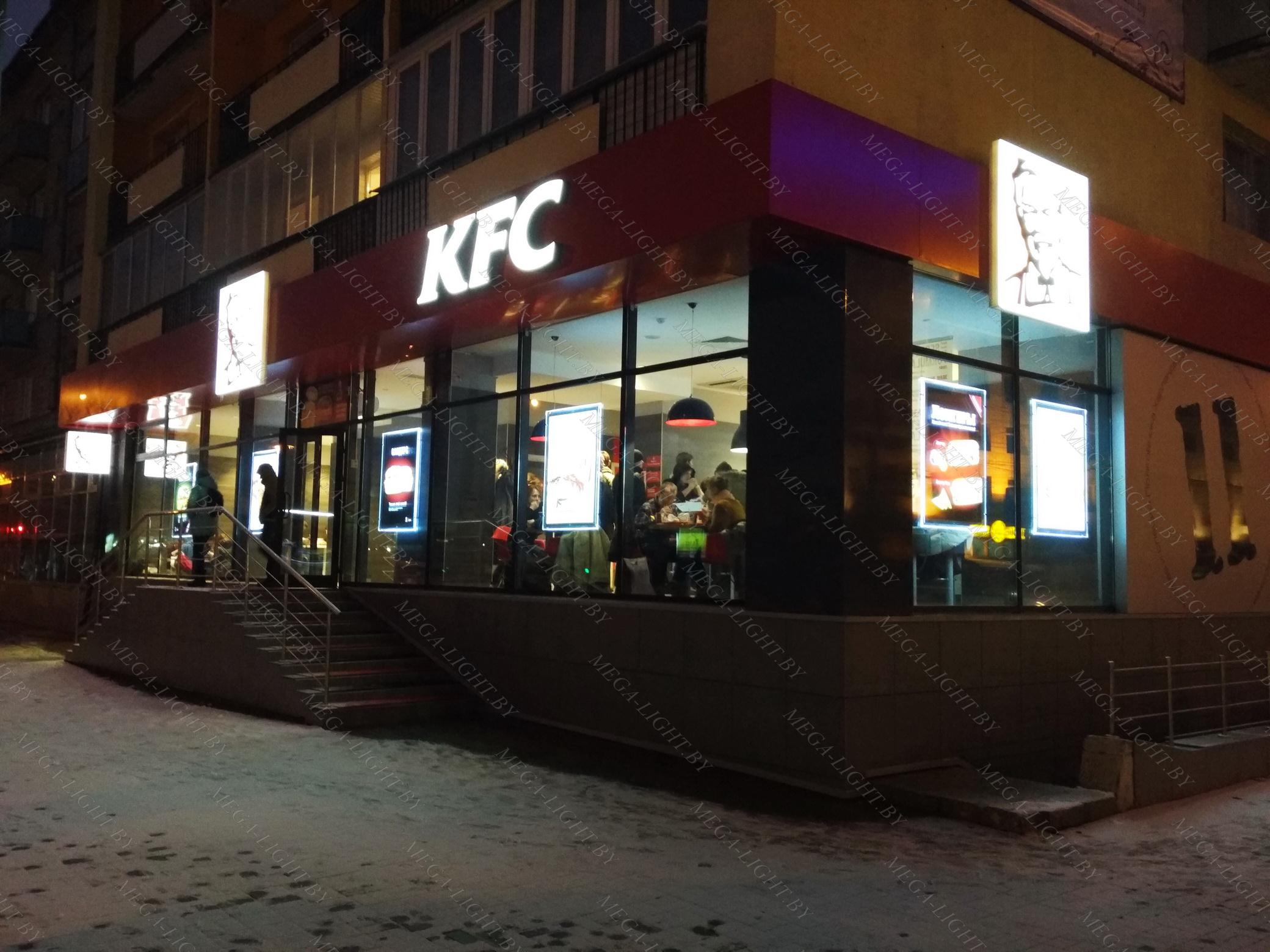 Ресторан “Свои” в Минске украшают лайтбоксы MнgaLight
